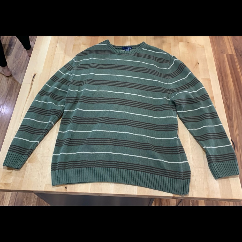 Pullover sweater